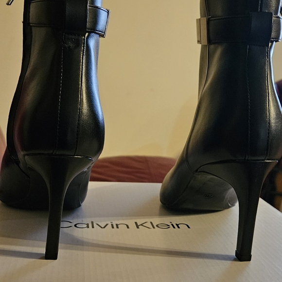 Calvin Klein size 7 boots with a 3 inch heel. Brand new in the box - Picture 4 of 6
